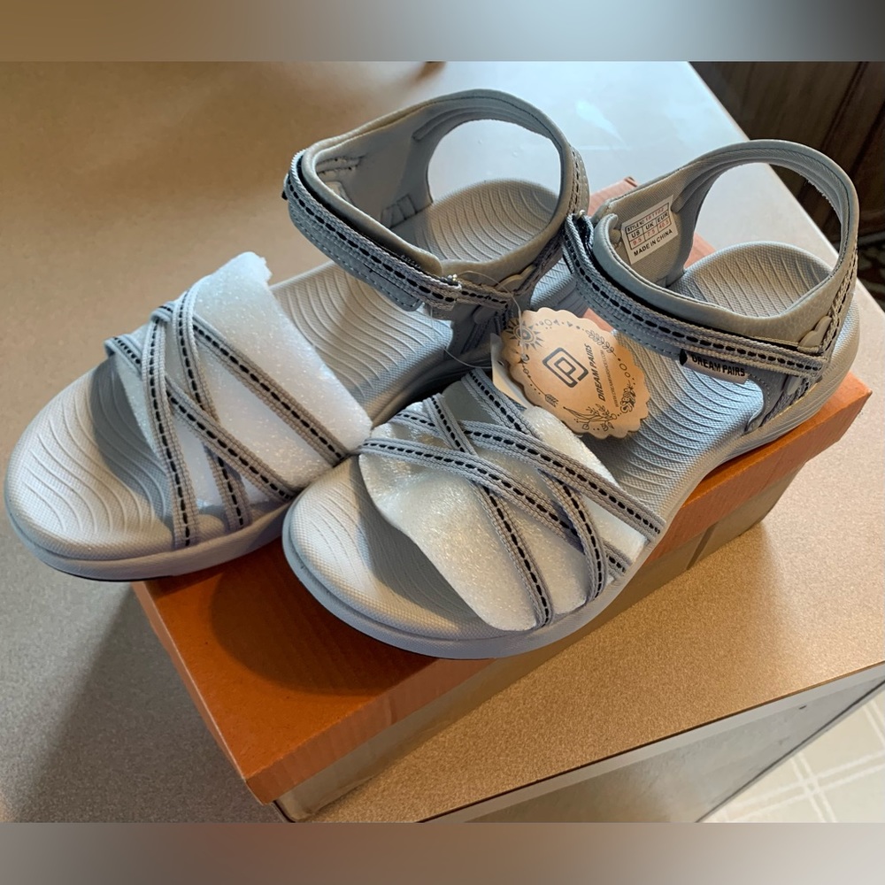 Dream Pairs Women’s Hiking Sandals! Size 9.5, Gray